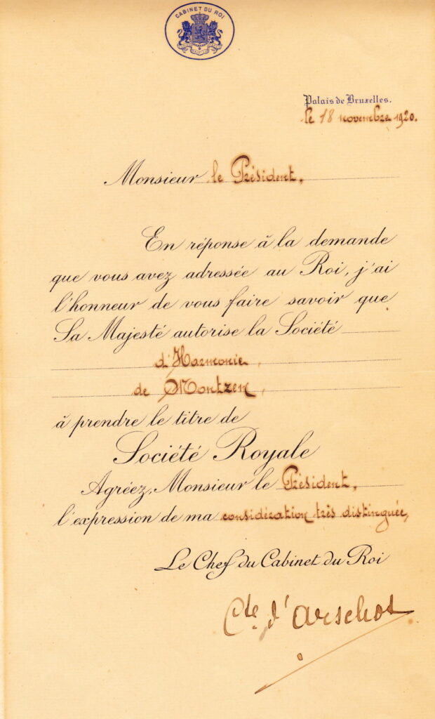 Texte officiel signé par le chef du Cabinet du Roi, annoncant que l'harmonie est autorisée à prendre le titre de "Société Royale".